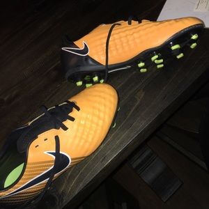 NIKE SOCCER CLEATS SIZE 5.5Y‼️